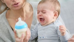 You're finally ready to leave baby for a few hours, but they simply won't take a bottle? Here are 15 proven strategies to change that.